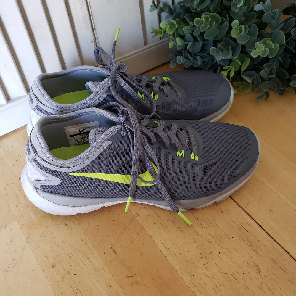 Nike Flex Supreme TR 4 HP Women's Training Sneaker - Picture 2 of 8